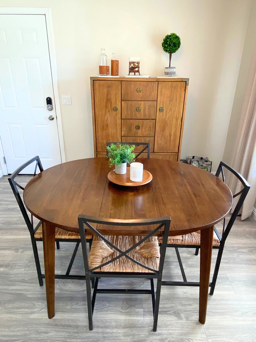 Dining table-expandable to fit 6 people