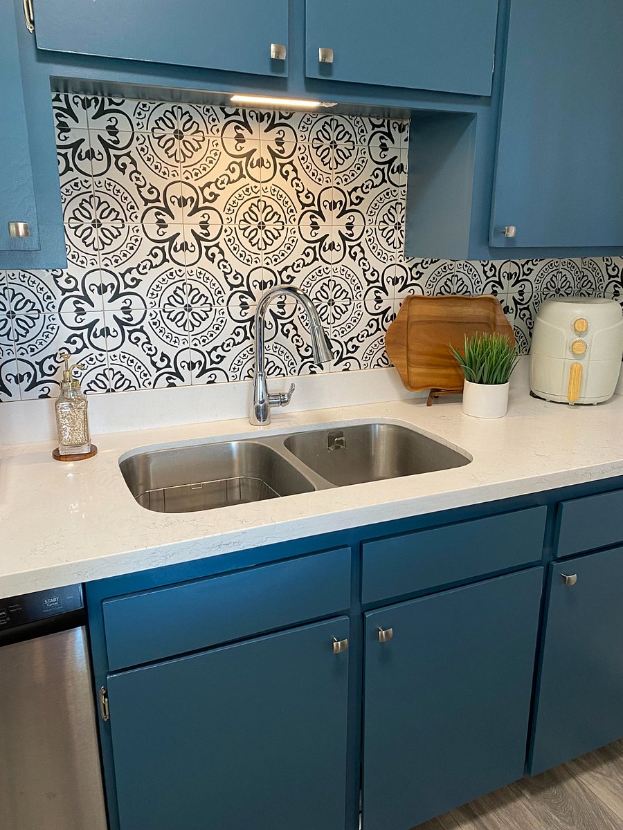 Kitchen sink with an air fryer
