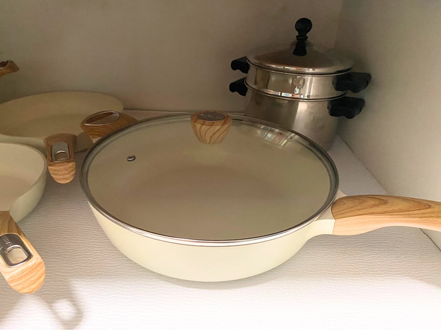 Full sets of pots and pans.