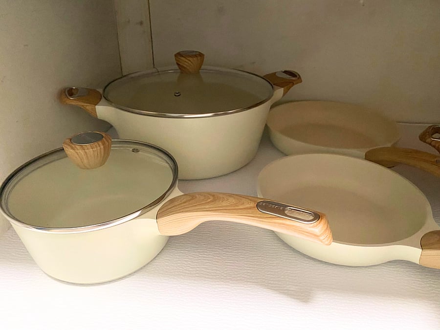 Full sets of pots and pans.