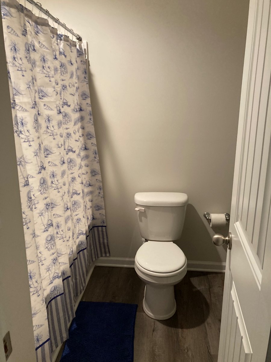 Shared Bathroom Upstairs