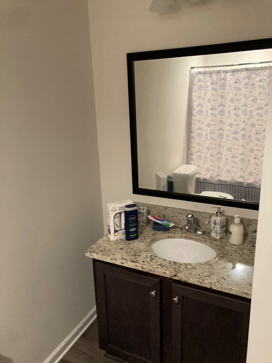 Shared Bathroom Upstairs