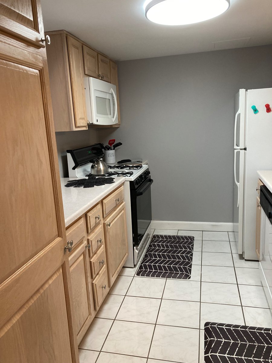 Full kitchen