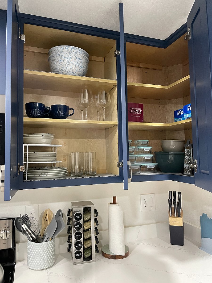 Fully equipped kitchen
Microwave, dishwasher, stove, coffeemaker, toaster, refrigerator
Plates, utensils, and cooking essentials