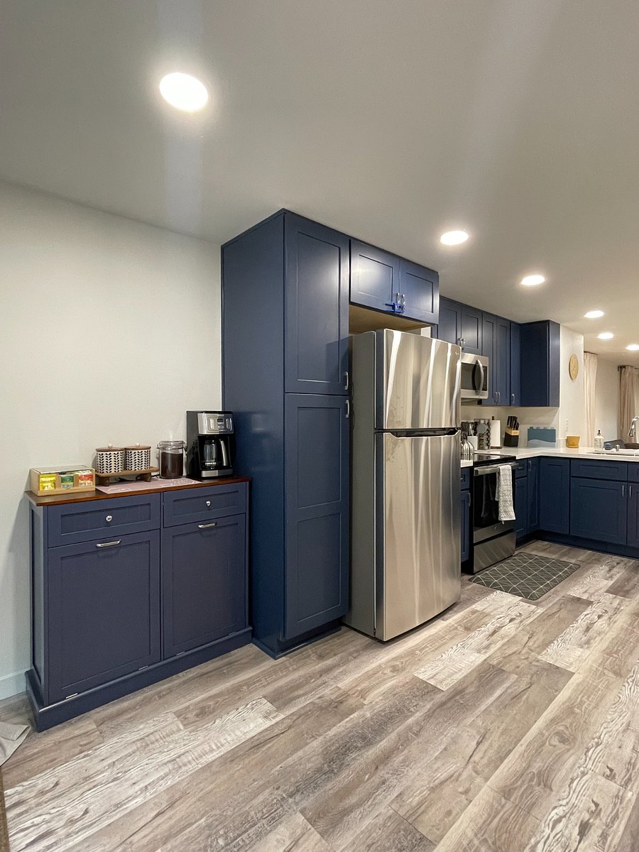 Fully equipped kitchen
Microwave, dishwasher, stove, coffeemaker, toaster, refrigerator
Plates, utensils, and cooking essentials
