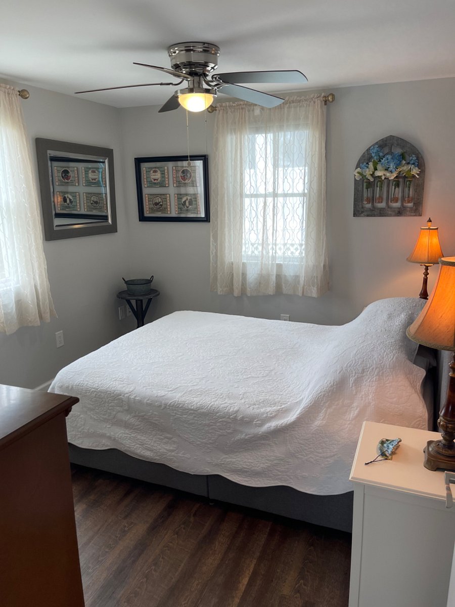 Bedroom 3, Queen