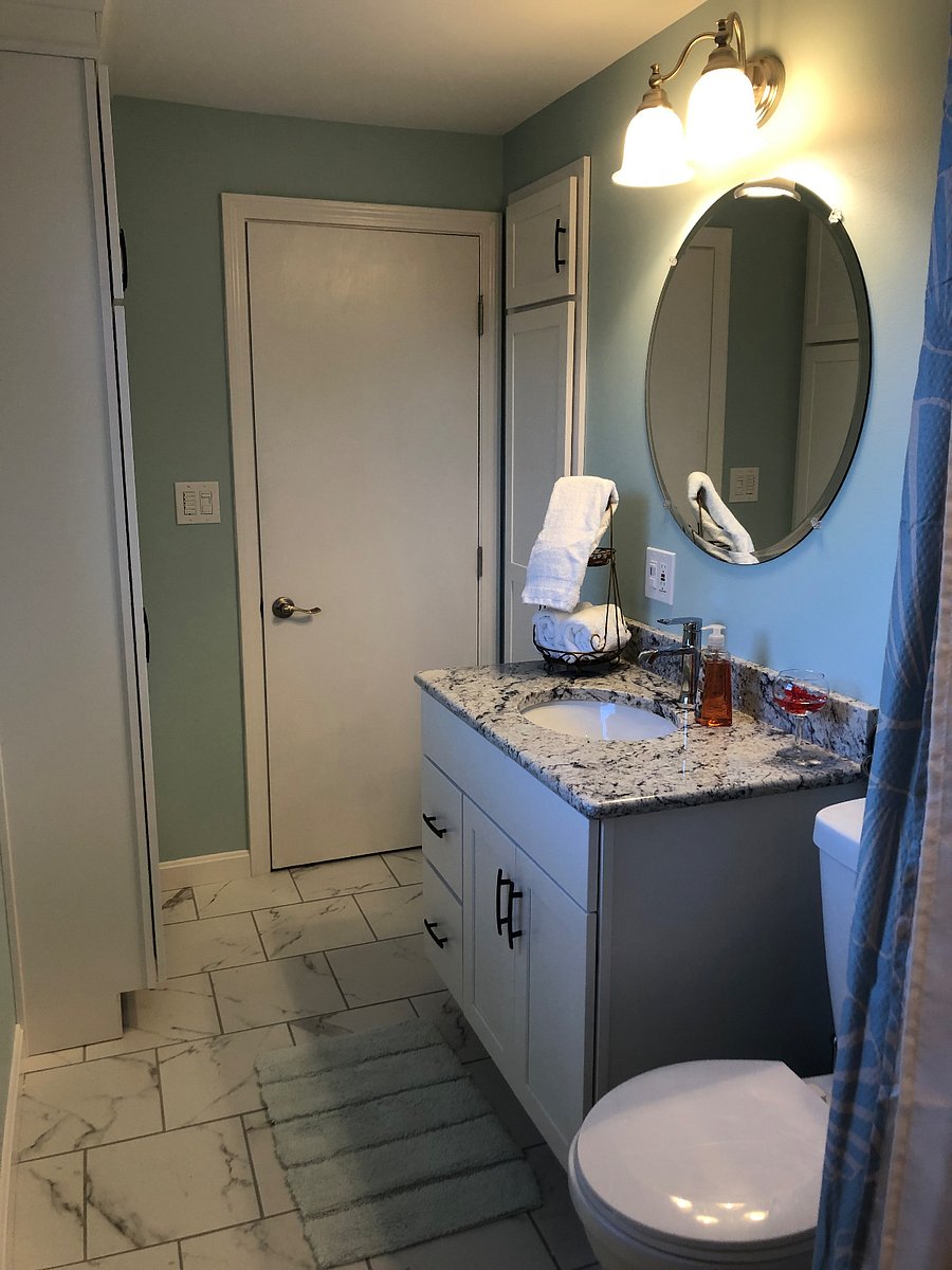 Bright, clean Bathroom