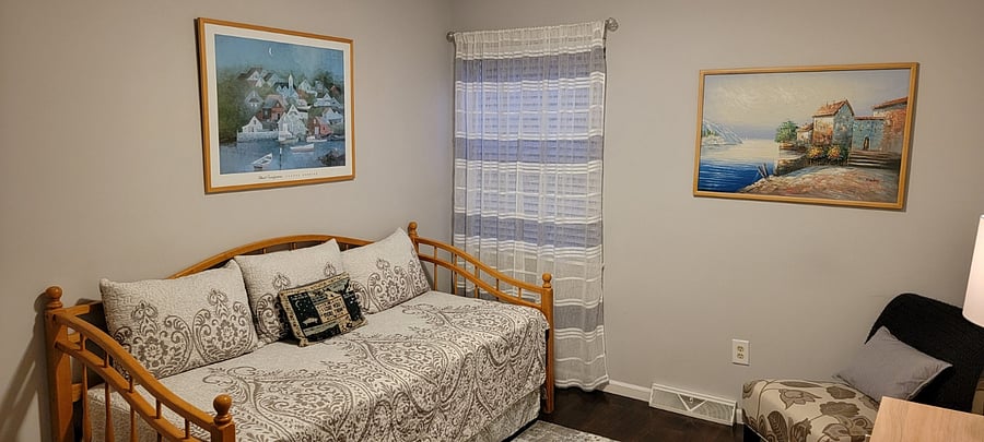 Guest Bedroom Comfortable Day Bed