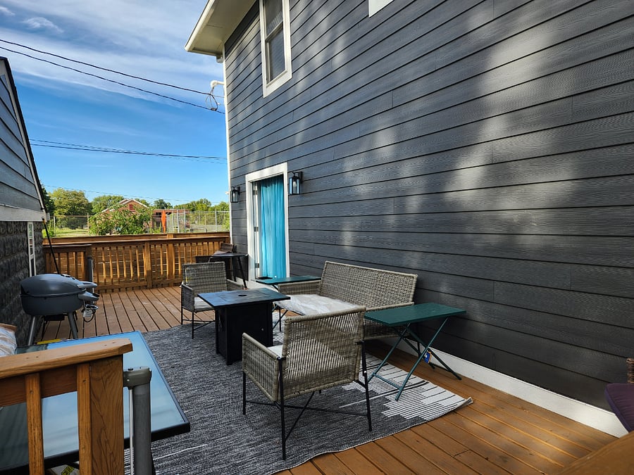 The back of the house has a great area for relaxing and hanging out with friends. Comes with an electric grill and lots of space for sitting and relaxing. The fireplace is great for colder days!