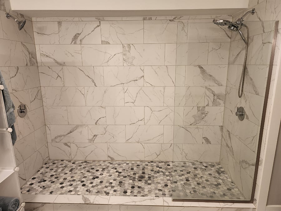 Double shower Master! We only used one side, never really used the second one, but the space is great because it fits multiple people! ;-)