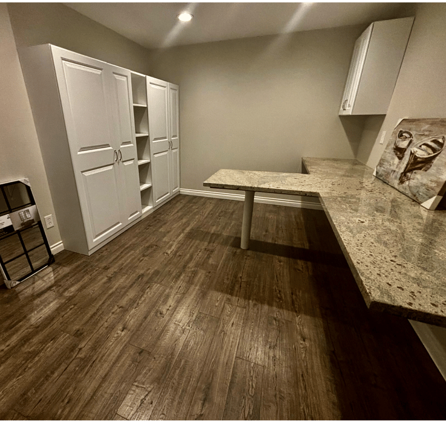 2nd room , could be used as an office-storage closet.