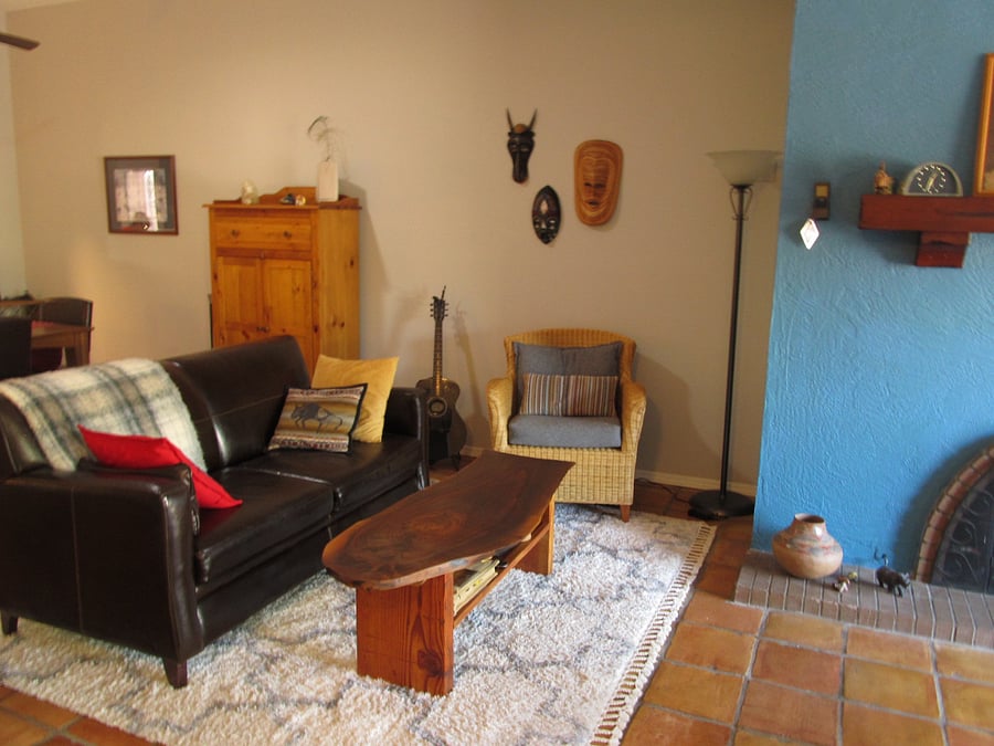 Additional sitting area and dining