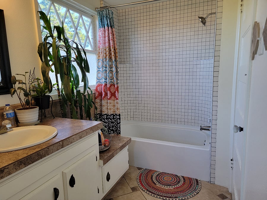 upstairs shared bathroom