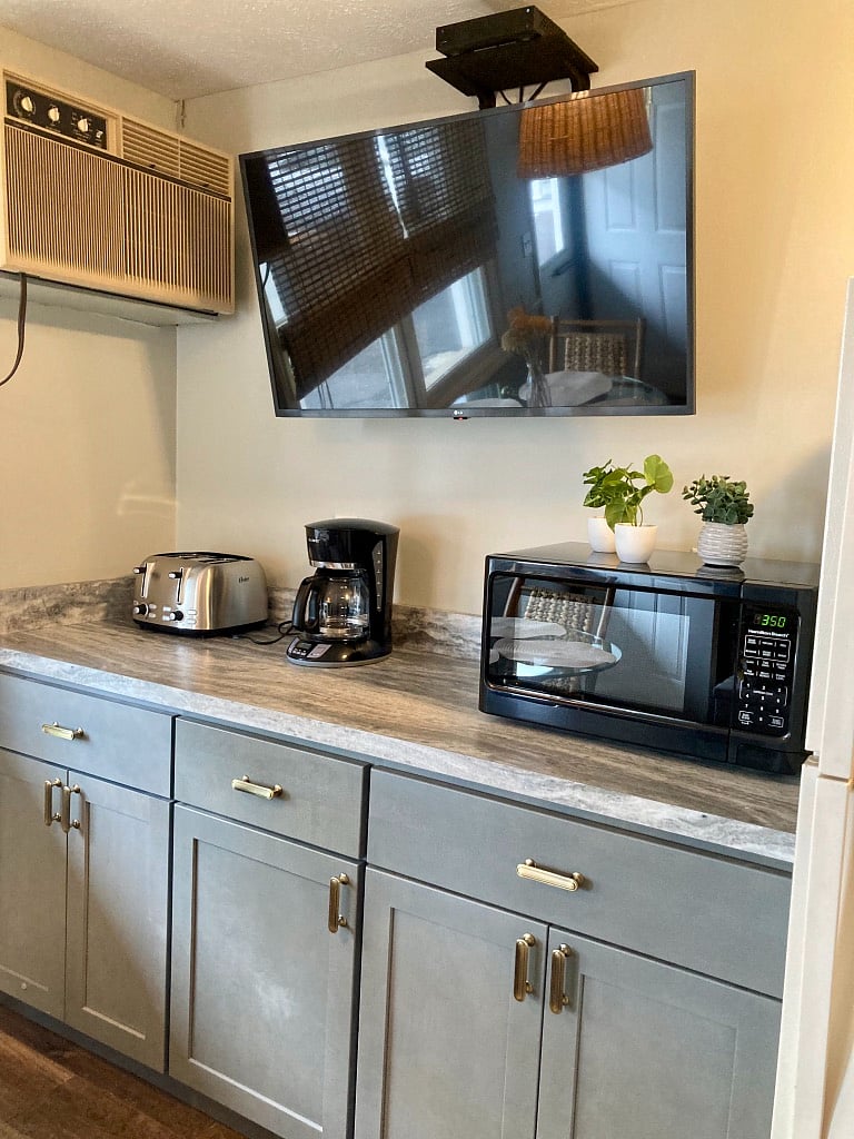 Ample amount of cabinetry. All the comforts of home.