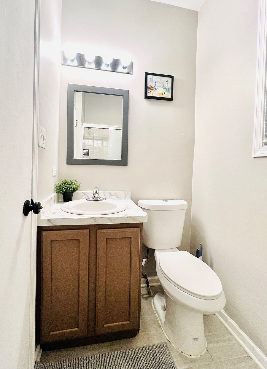 Full Bathroom 1