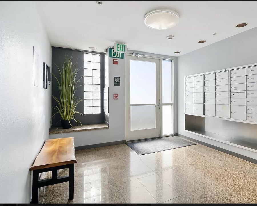 Lobby with Keyless KeyFOB Entry