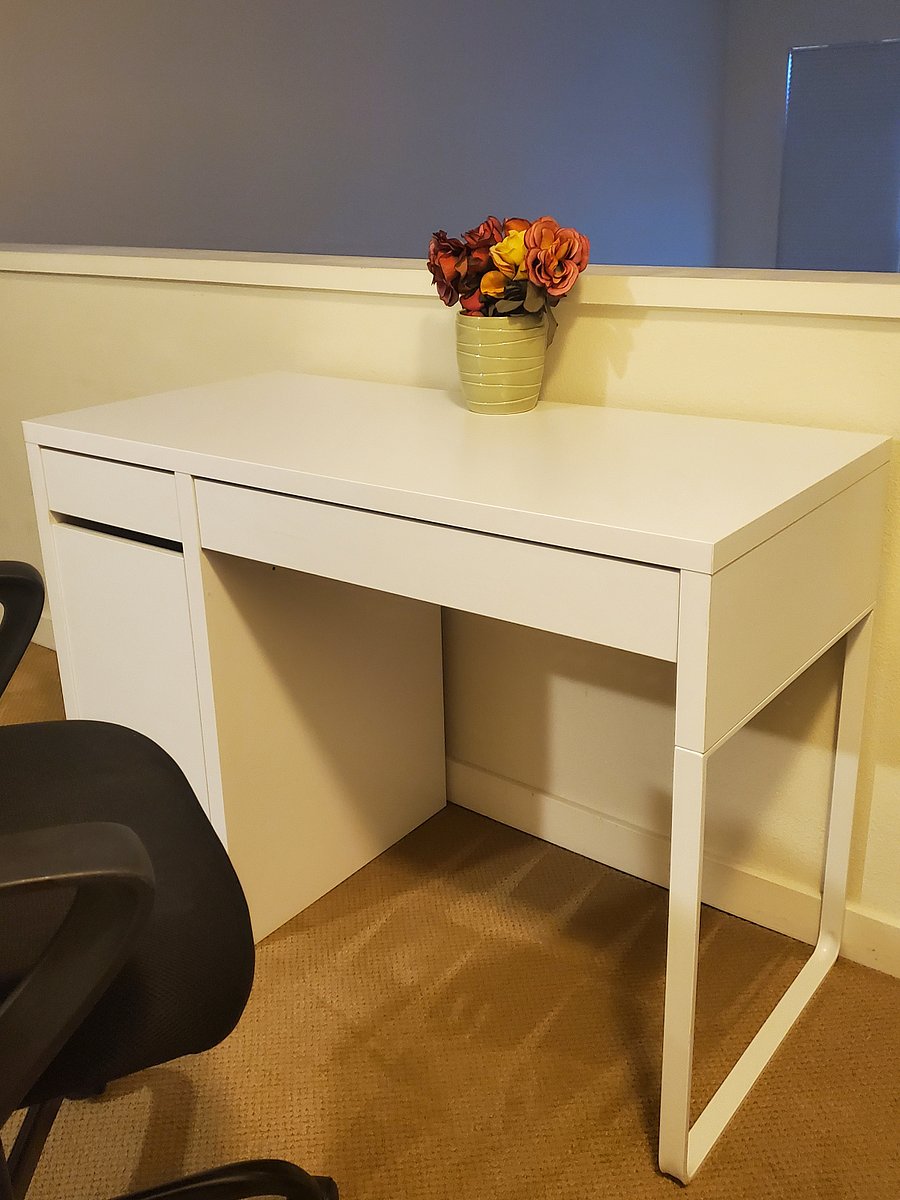 Beautiful Desk in your room