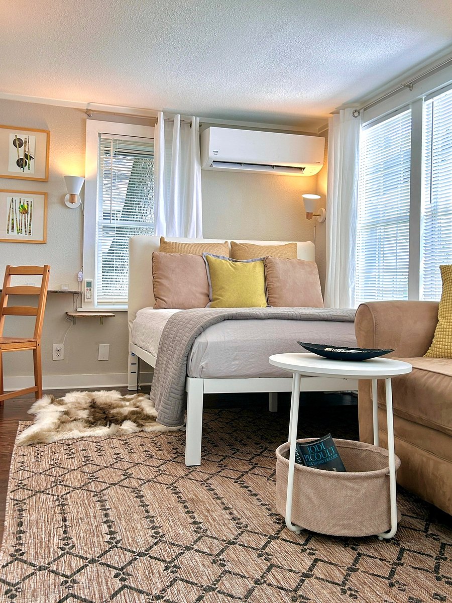 Super comfy queen size bed with room to store luggage underneath. Dimmable swivel reading lights