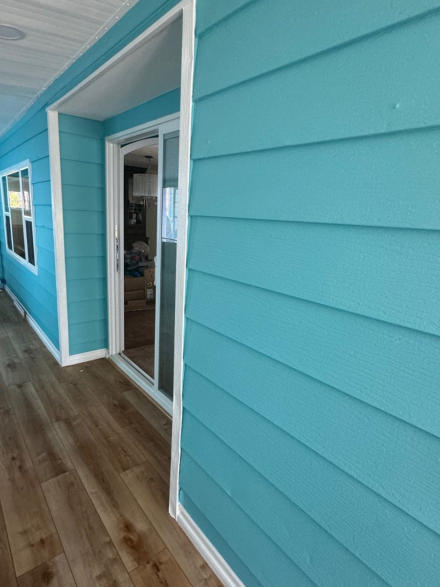 Cute walkway to get to your private entrance... this is your hallway to get to your new home :)