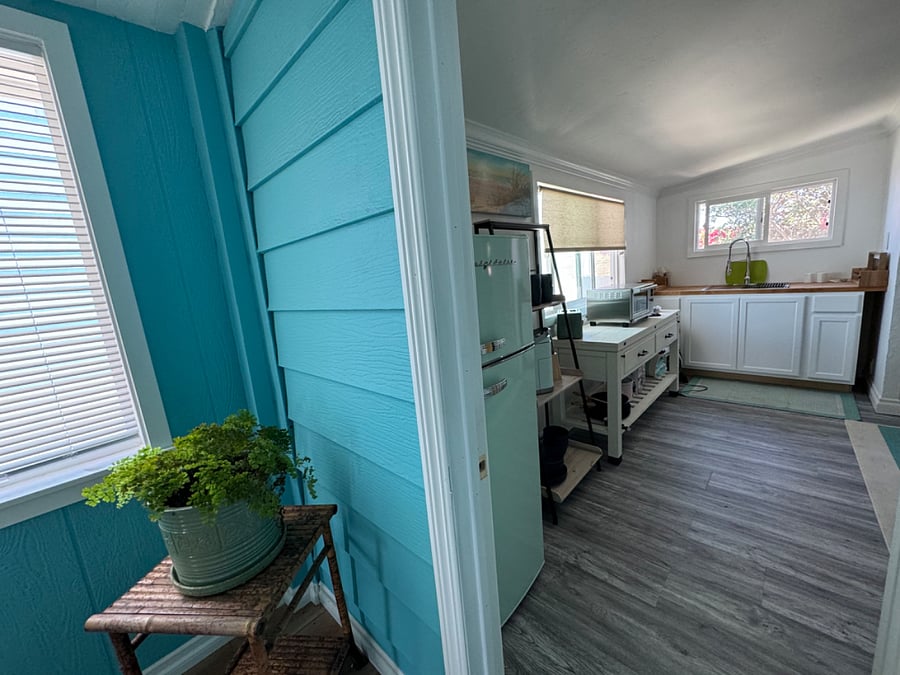 GEORGOUS ENTRY WAY JUST FOR YOU.. PRIVATE AND CLEAN AND QUIET