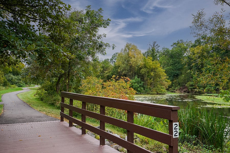 Lake side walking trail