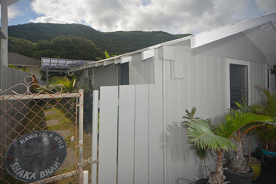 Fully enclosed gated side yard