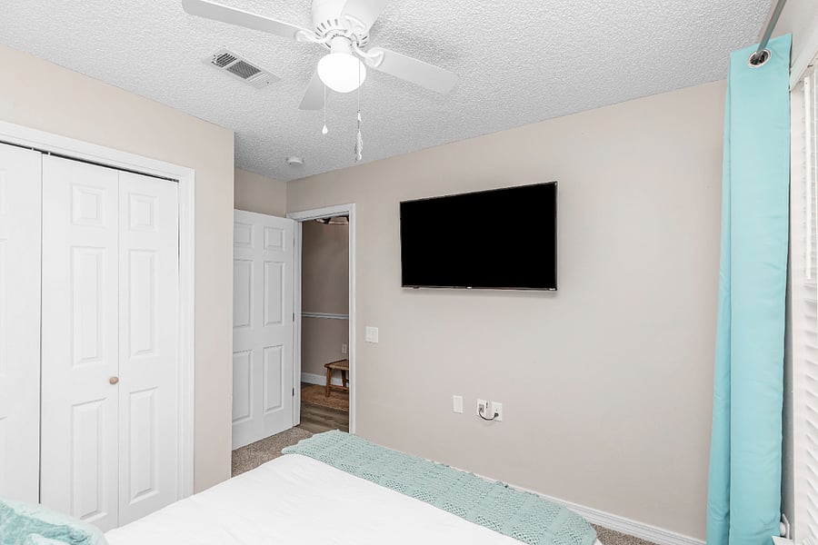 Guest Bedroom #1
- Full Size Bed
- Smart TV