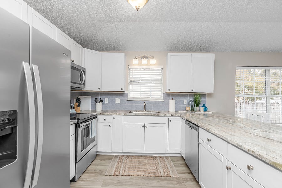 Kitchen Area
- Refrigerator (Water & Ice Maker)
- Range
- Dishwasher
- Microwave