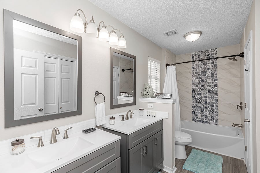 Primary bedroom bathroom.