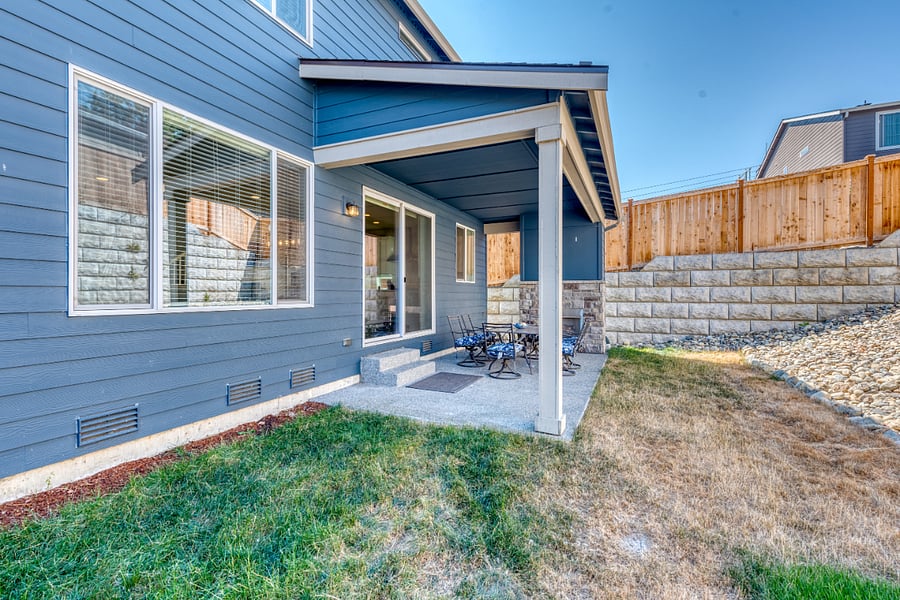 Cozy, Fully fenced backyard