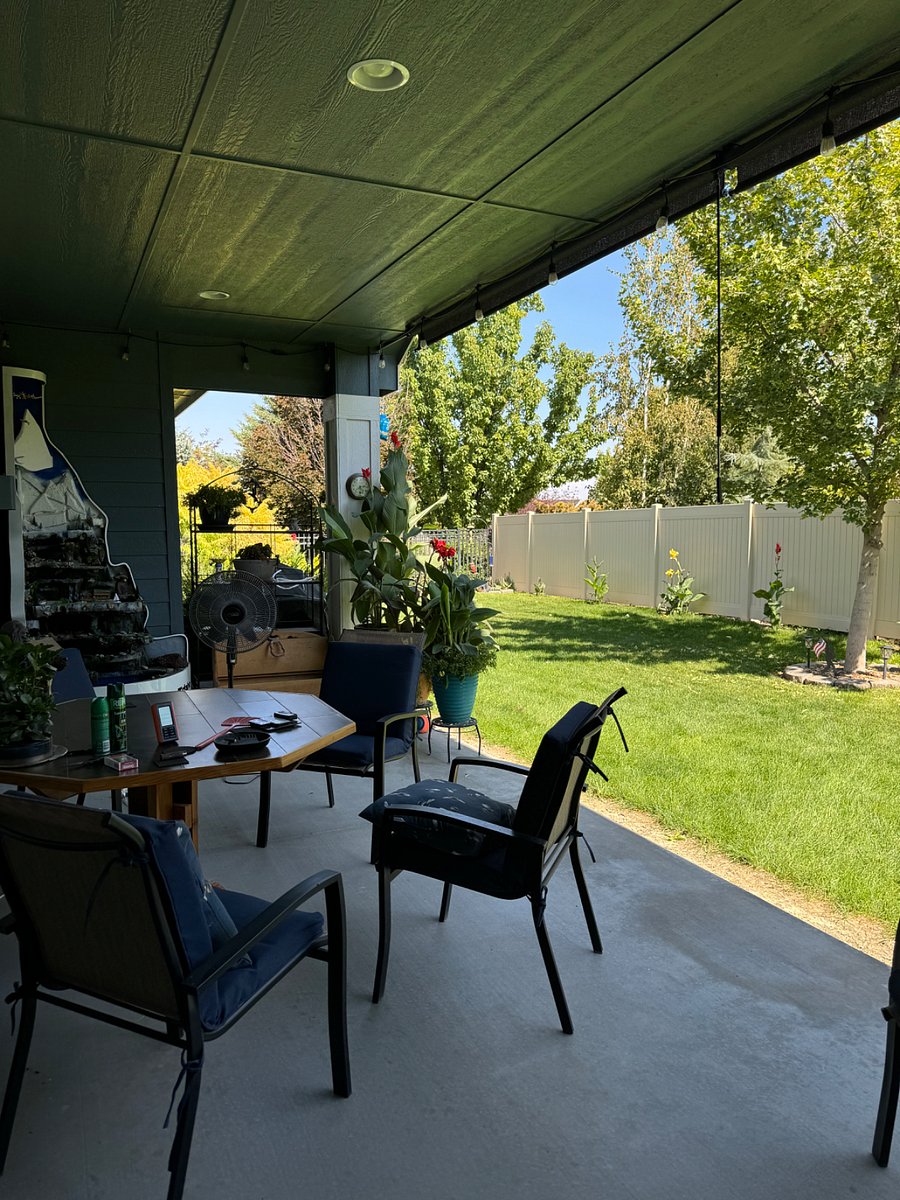 Patio pool room 