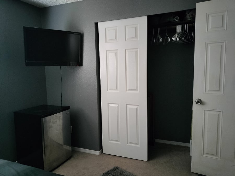 Queen Bed Room