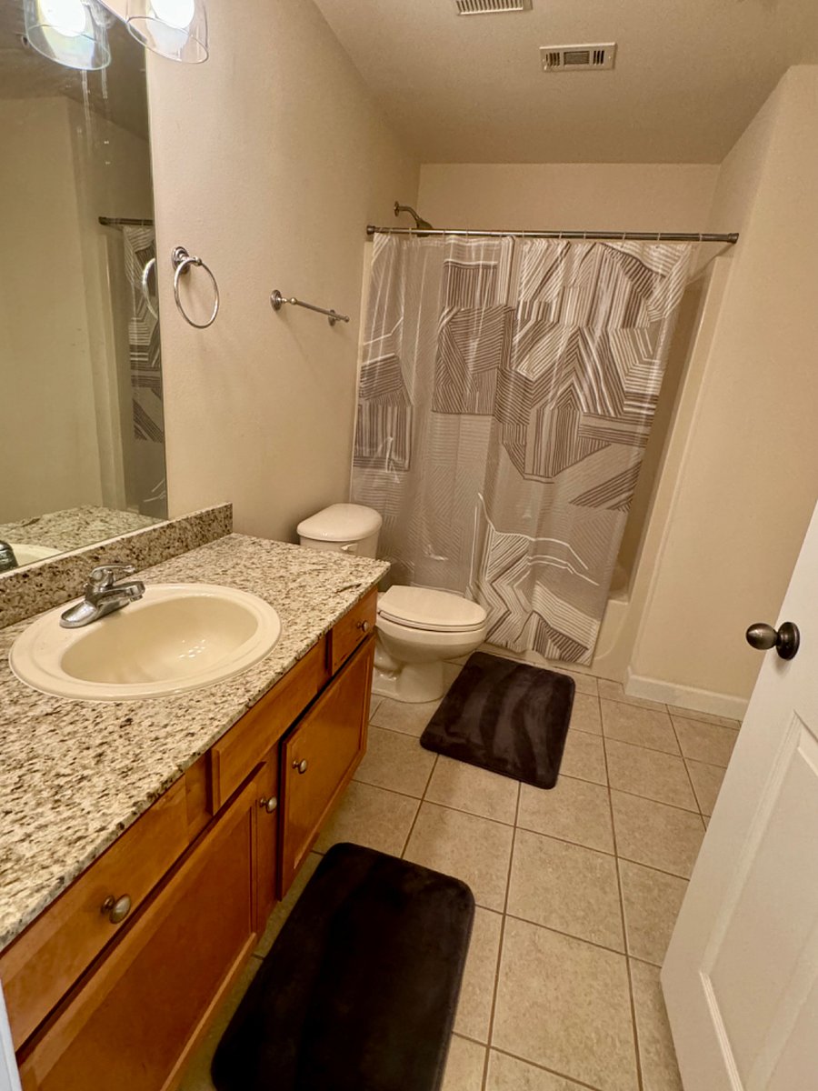 Upstairs guest bathroom with shower/tub combo