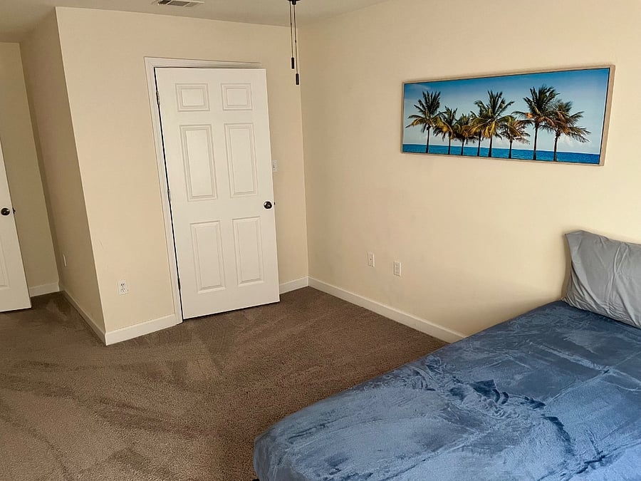 Upstairs guest bedroom with queen bed & walk-in closet
