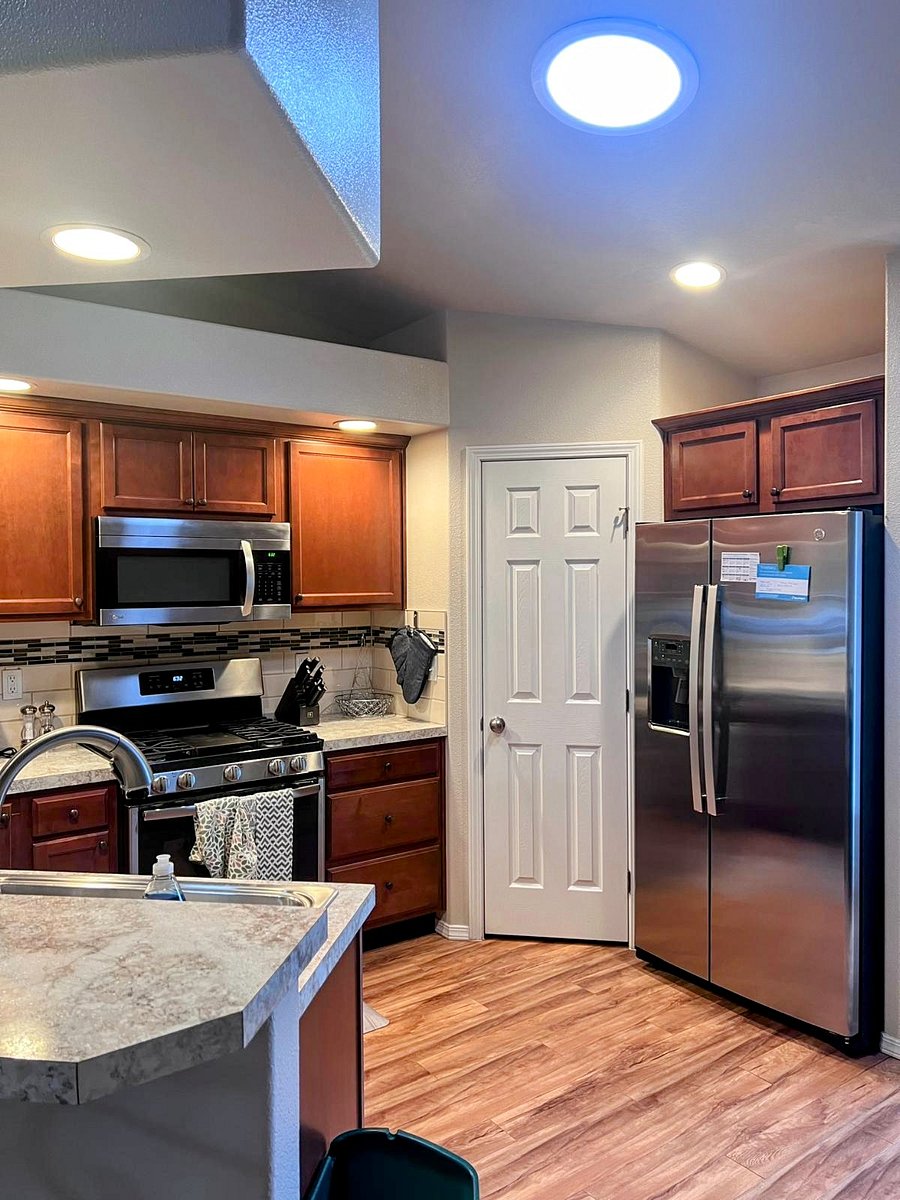 Stocked kitchen with SS appliances