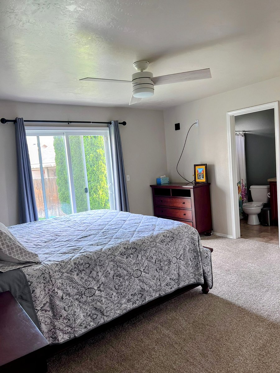 Master bedroom with KING bed