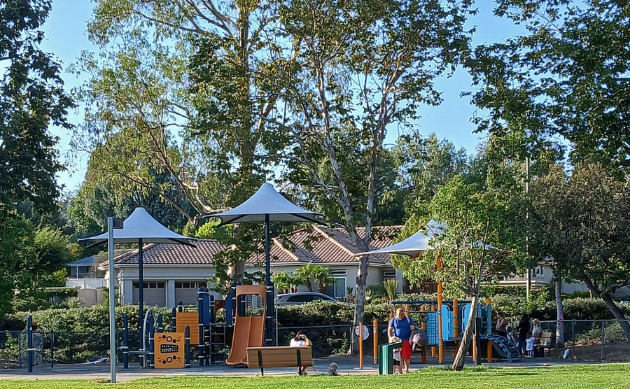 PARK 1 BLOCK AWAY