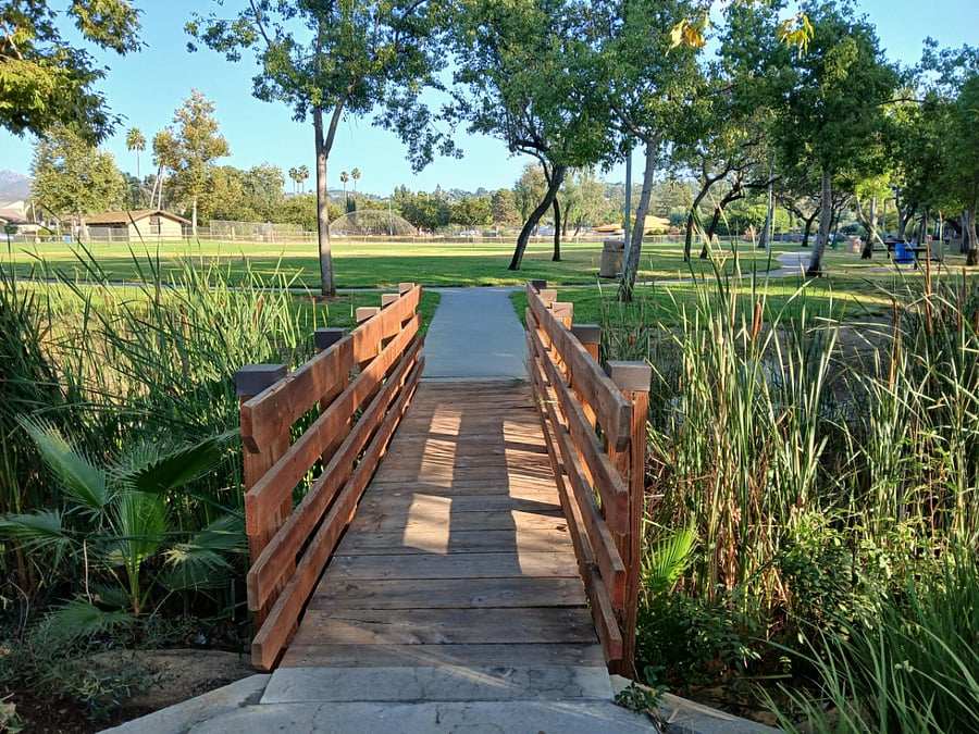 PARK 1 BLOCK AWAY