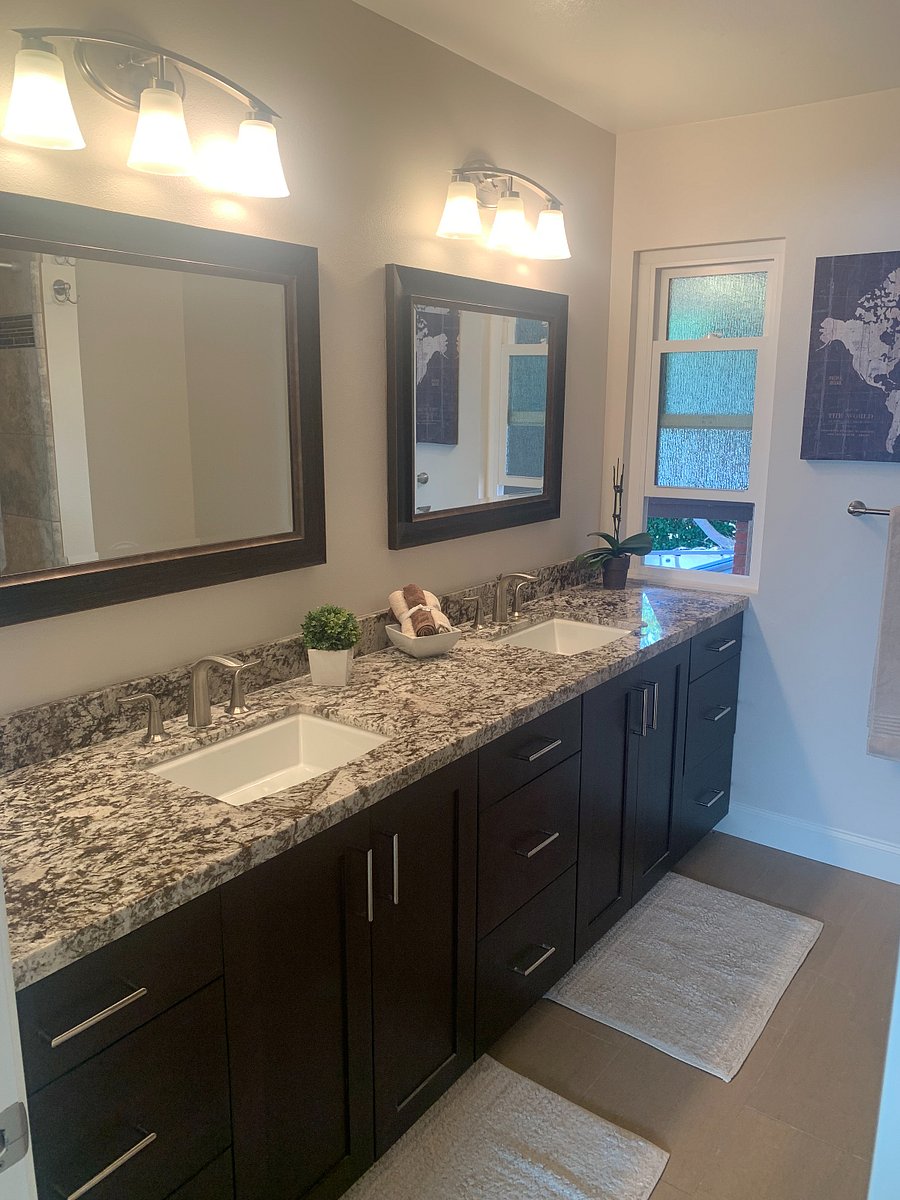 Bathroom - 2 sinks, large soaker tub/shower, plenty of storage. 