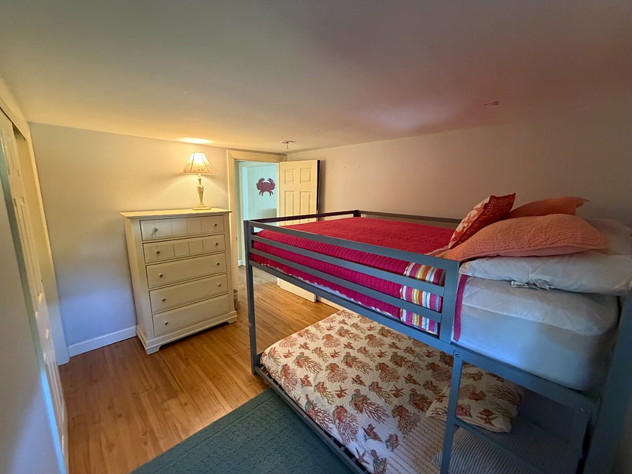 2nd floor bedroom (full bunk)