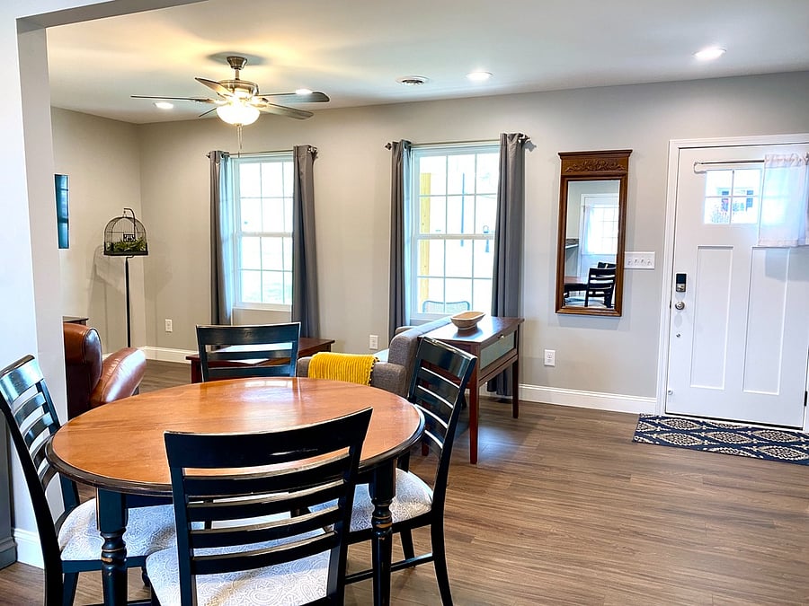 Dining table has 2 additional chairs and a leaf to expand the size to accommodate 6 people.