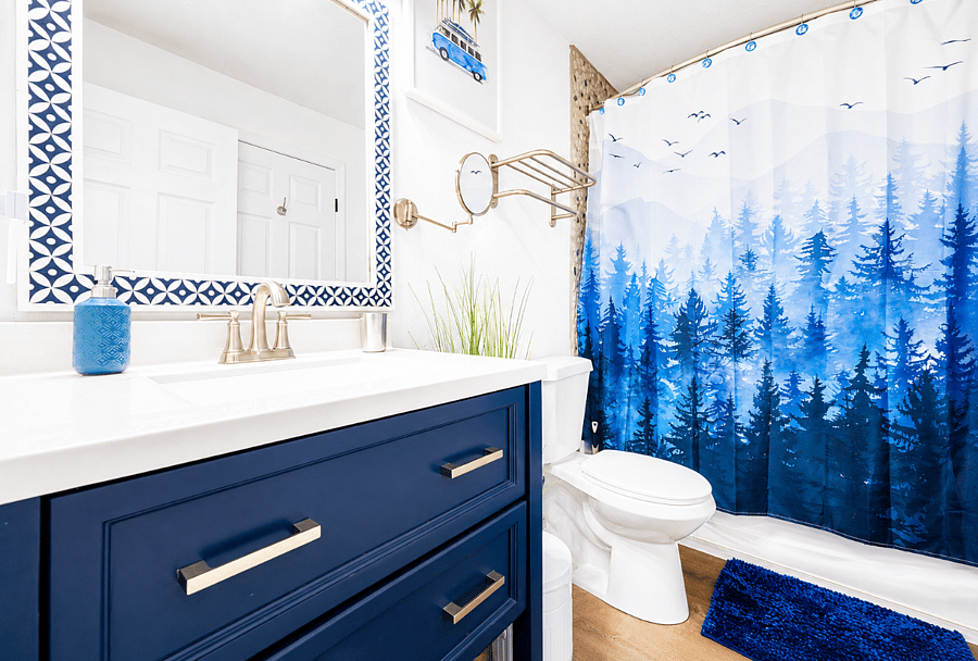 Full bathroom conveniently located beside the ground-floor bedroom.