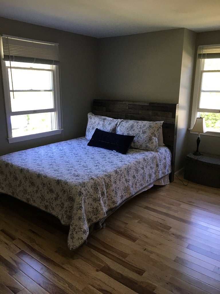 Queen Bed with 1/2 bath attached