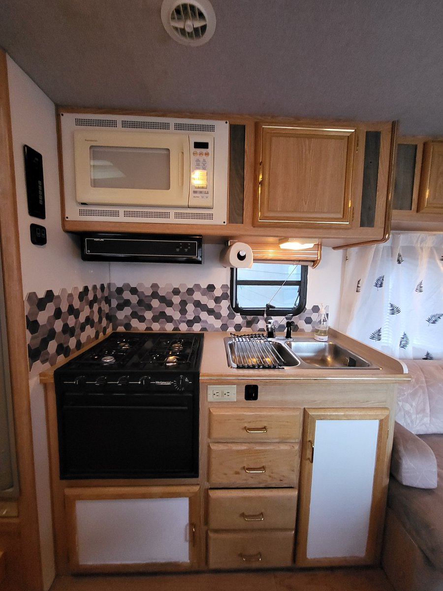 Everything works, gas stove and oven. Large refrigerator with freezer.