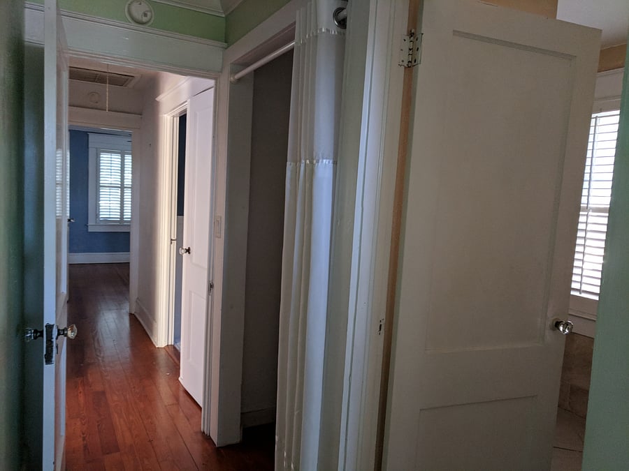 Hallway between bedrooms and bathroom between