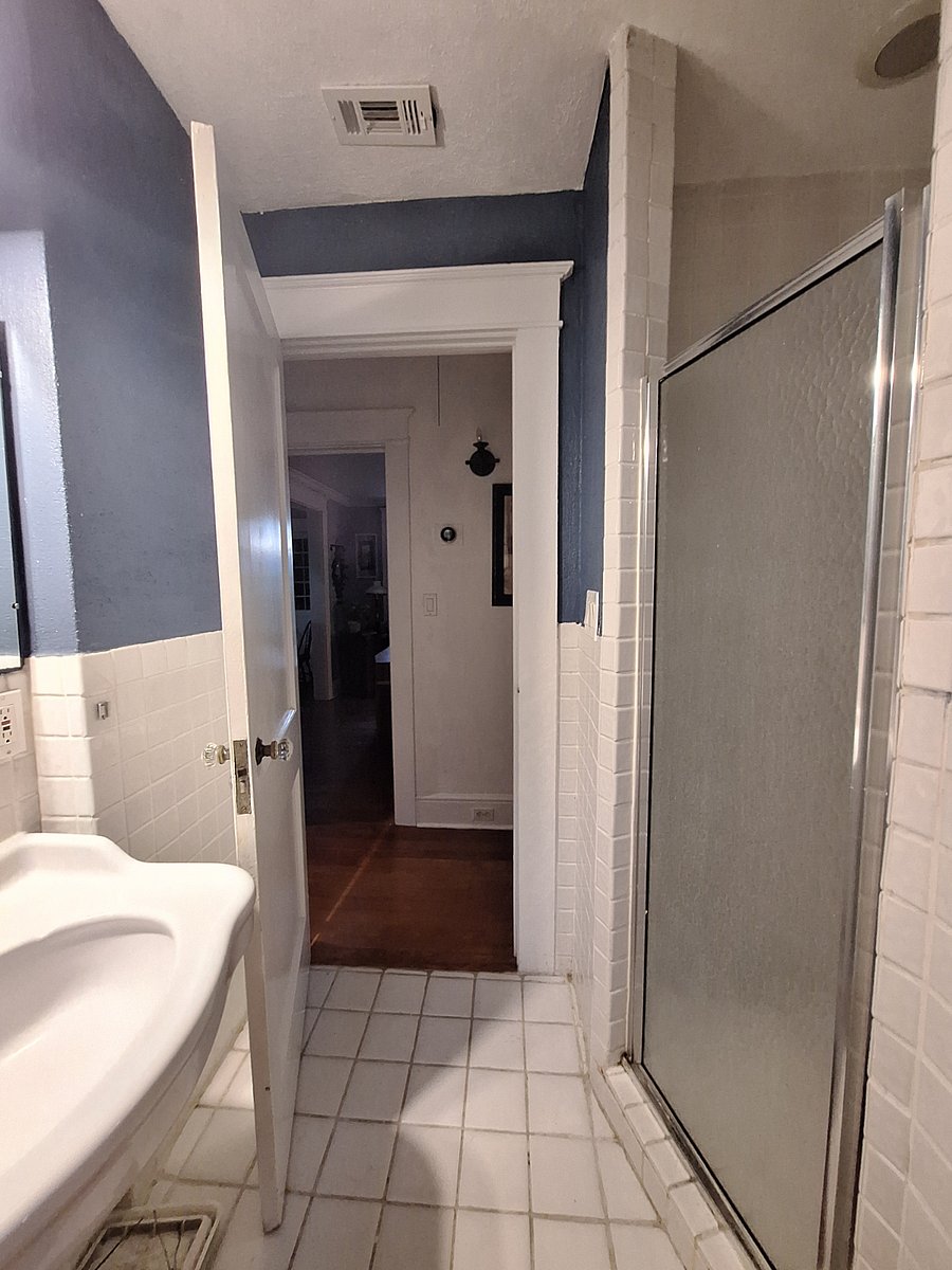 Main Bathroom- shower on the right. plenty of water pressure and hot water.