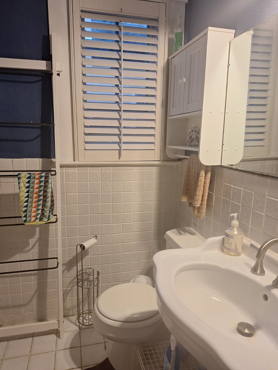 Main bathroom
