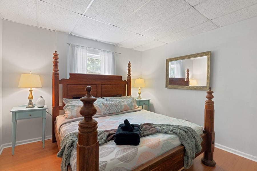 Cozy King Bed!