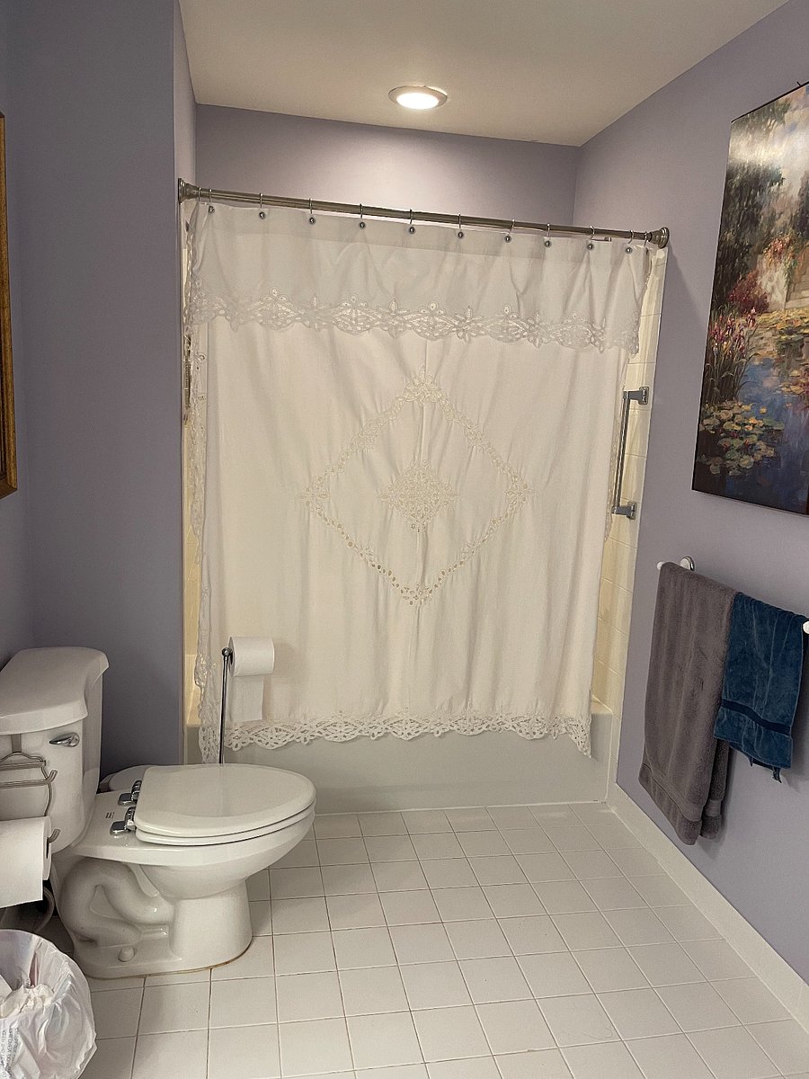 Bathroom - Full Tub and Shower