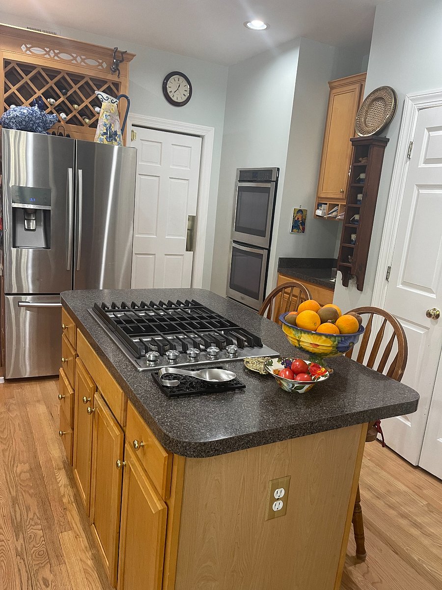 Kitchen with Island and Gas Cooktop